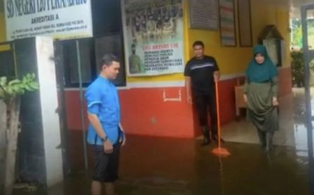 Banjir Tak Kunjung Surut, Aktivitas Belajar 2 SDN di Pekanbaru Terpaksa Dilakukan Secara Daring