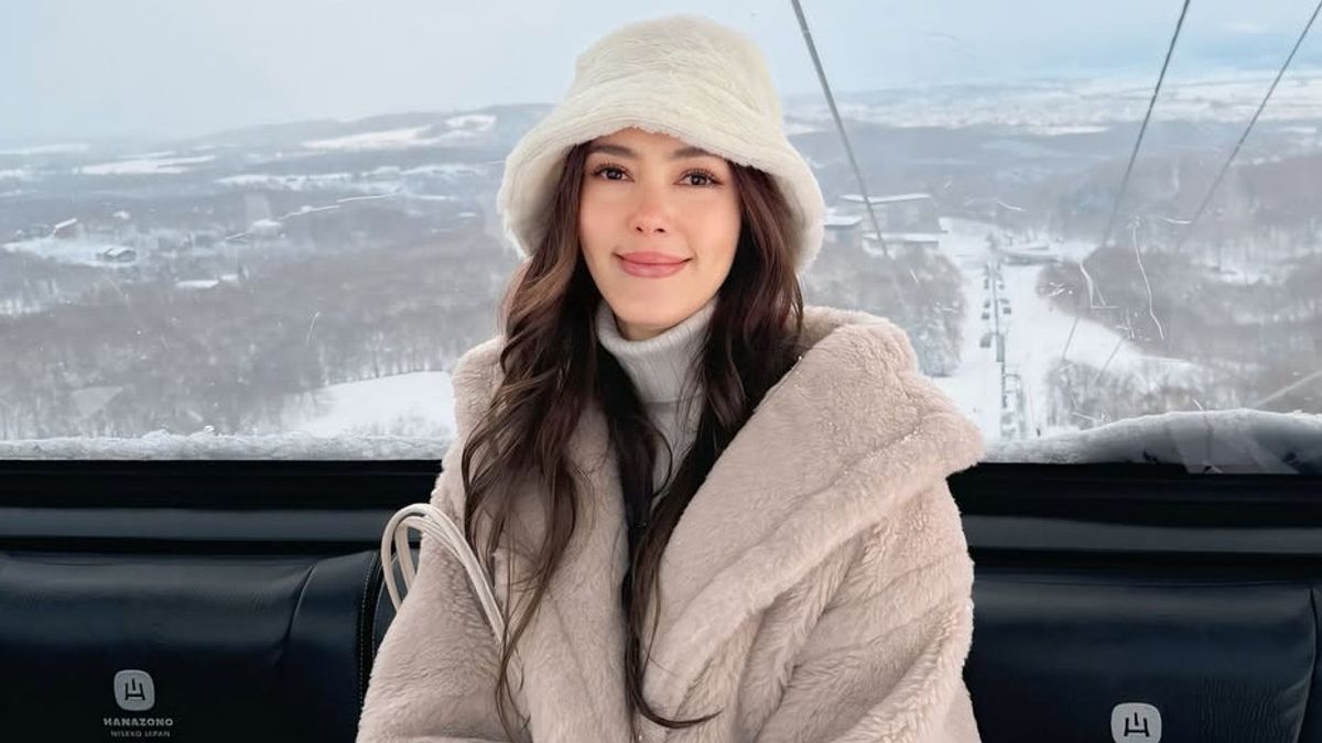 7 Stunning Portraits Of Cathy Sharon Enjoying The Year-End Holiday