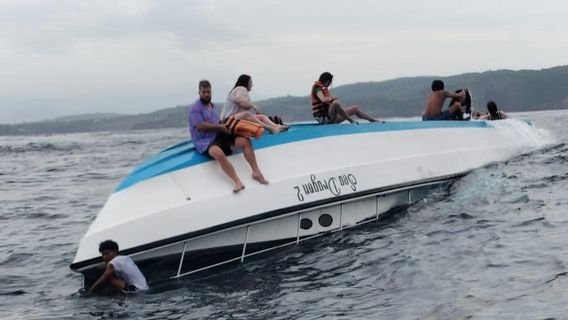Boat Snorkeling Angkut Belasan WNA Terbalik di Nusa Penida, Satu Wisatawan Australia Tewas 