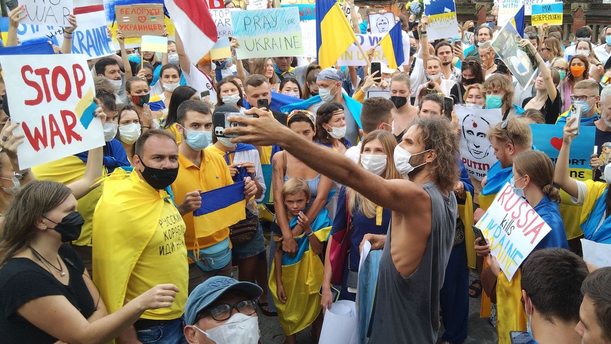 巴厘岛人权部"威胁"驱逐在登巴萨抗议的乌克兰 - 俄罗斯公民