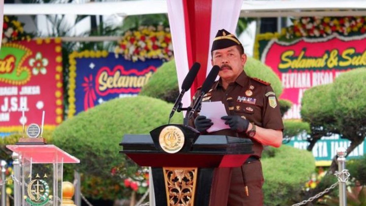 Le procureur général rotasi Kajati Bali et Kapuspenkum