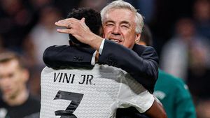 Selamatkan Real Madrid, Carlo Ancelotti Sebut Vinicius Layak Menangi Ballon d'Or