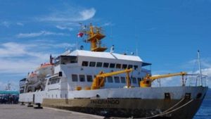 Gelombang Tinggi Bikin Kapal di Maluku Tunda Pelayaran