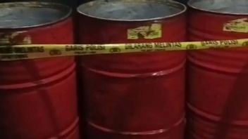 Fishermen In Batam Arrested For Allegedly Hoarding Soil Oil