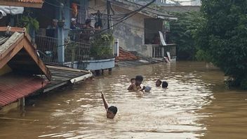 te d'un garçon de deux ans perdu lors de l'évacuation des inondations dans le Tebet, malheureux