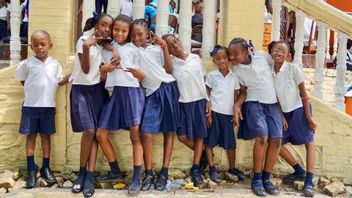هجمات العصابات الإجرامية في هايتي المدارس آخذة في الازدياد: كما يتم نهب الطاولات والمقاعد والأرز