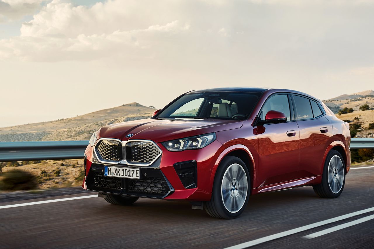 BMW iX2 BEV、エレガントなデザインのピュアな電気自動車、長距離449 Km
