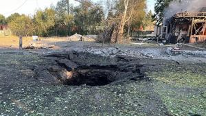 乌克兰第聂伯罗被俄罗斯导弹击中,4人死亡,数十人受伤