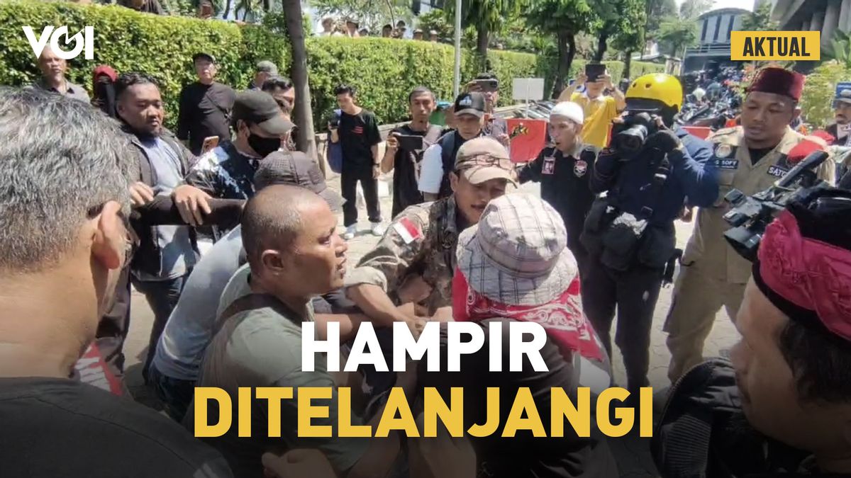 VIDEO: Diduga Copet, Pria Diciduk Massa Demo Sengketa Pilpes di Patung Kuda