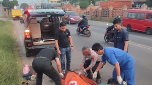 Naik Motor Pakai Headset: Ibu-ibu Ditabrak dari Belakang, Kepalanya Kena Benturan Keras hingga Tewas