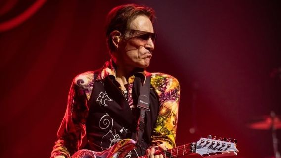 Steve Vai Reveals Conditions Of His Home Due To Forest Fires In Los Angeles