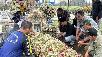Le KPK déçu par Eddy Rumpoko corrompus a été enterré dans le cimetière des héros de la ville de Batu