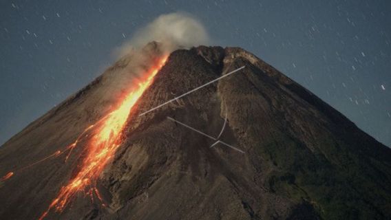 Tremblement De Terre Tombe Sur Le Mont Merapi 112 Fois, Une Fois Un Tremblement De Terre Nuageux Chaud