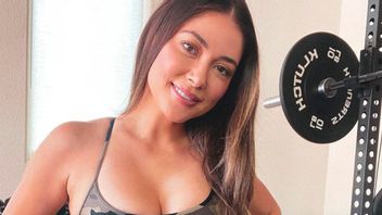 Mewah, <i>Ring Girl</i> UFC Paling Tajir yang Pernah Tampil Bugil untuk Playboy Bergaya di Atas Kapal Pesiar 