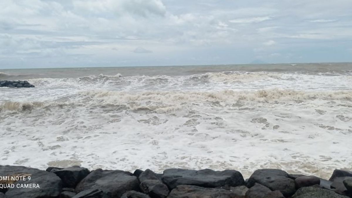 南スンダ海峡の海域の極端な天気, BPBDレバクは、沿岸住民に警戒を求めます