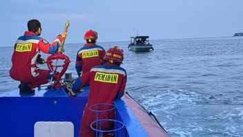 Un bateau de transport de légumes de Banten a heurté un récif sur l'île de Panggang