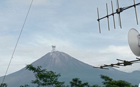 Gunung Semeru Kembali Erupsi dengan Ketinggian Letusan 700 Meter