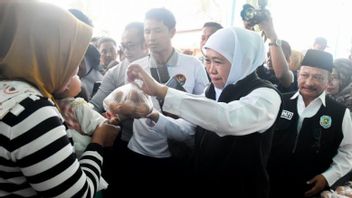Le gouverneur Khofifah qualifie le prix du sembako de plus bas dans l’est de Java