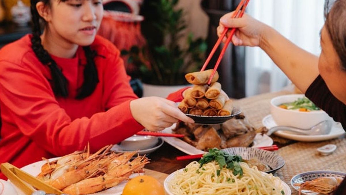 10 Makanan Khas Imlek Tidak Boleh Dilewatkan, dari Mie China hingga Kue Keranjang