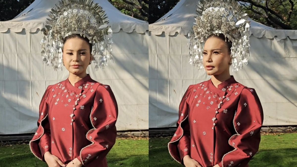 Singing At The Merdeka Palace For The Celebration Of The 80th Indonesian Independence Day, This Is A Traditional Shirt Worn By Rossa