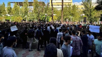 Increase Pressure On The Government Of Tehran, Iranian Students Hold Mogok Action