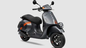 GTV300 Vespa Gets New Color Touch, Elegant Add View