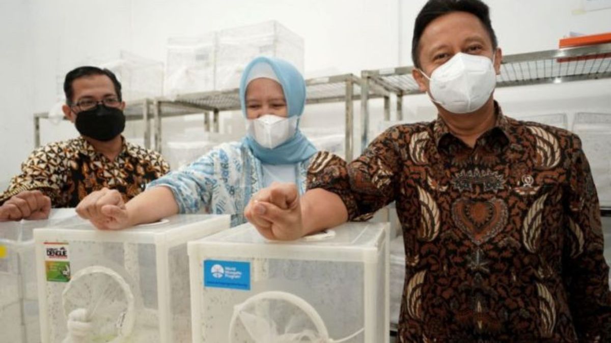 ジョグジャカルタの研究室を訪問、インドネシアのデング熱症例に対処するためのボルバキア・イノベーションに関心を持つ保健大臣 