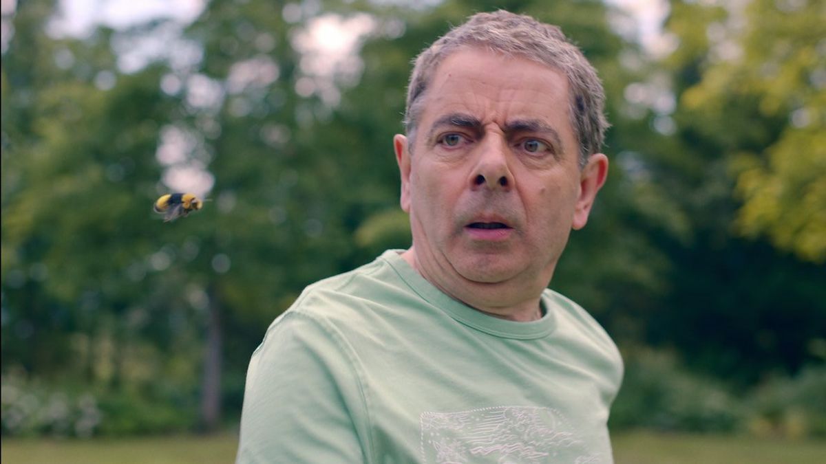 Mengintip Penampilan Rowan Atkinson dalam Serial Netflix "Man vs Bee"