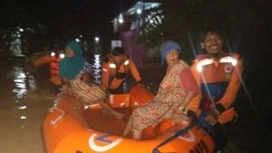 Hujan Lebat dan Meluapnya Sungai Ciberes Bikin Malam Tadi Tiga Desa di Cirebon Terendam Banjir