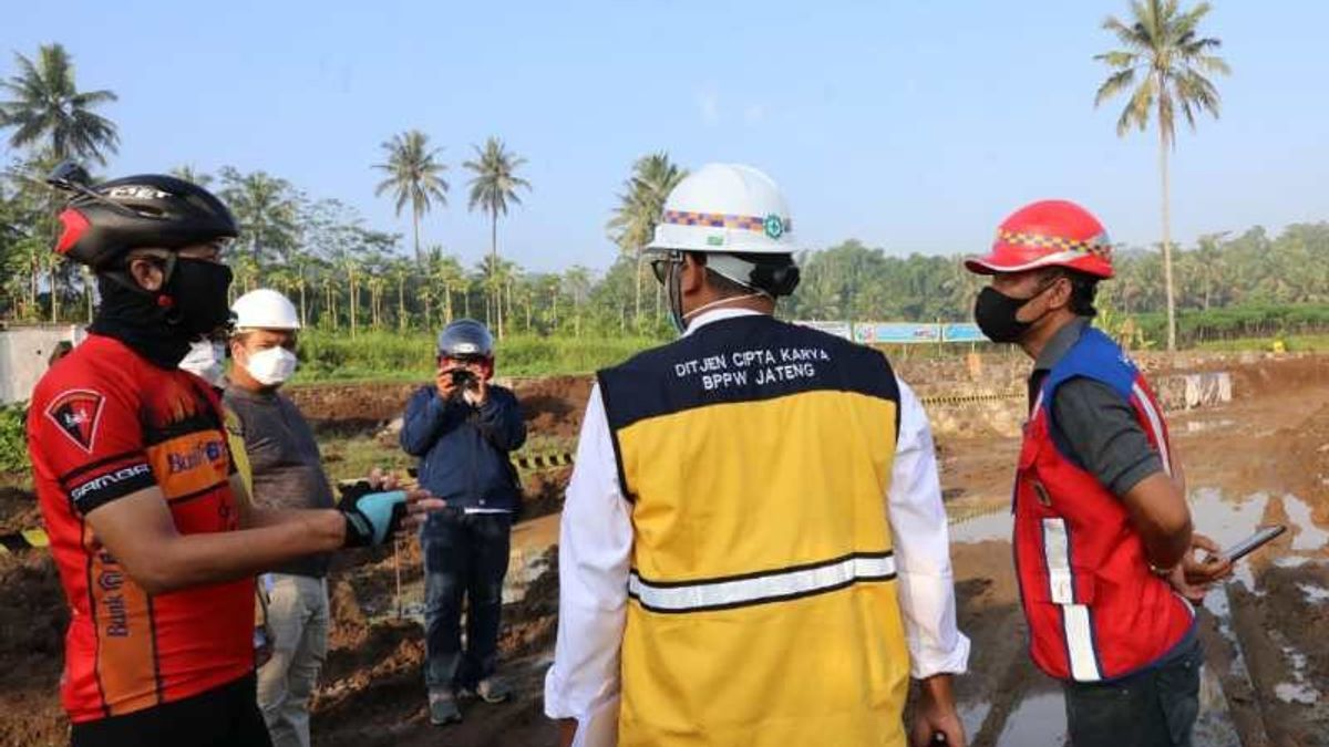 Take A Peek At Ganjar Pranowo's New 'Profession': So Project Foreman, Look At The Details Of Waste Processing And Borobudur Area