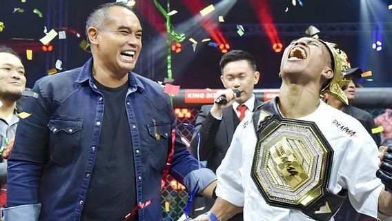 Lipin Sitorus Achieves The Title Of Atom Class Champion After Conquering Ade Permana In One Pride MMA 75