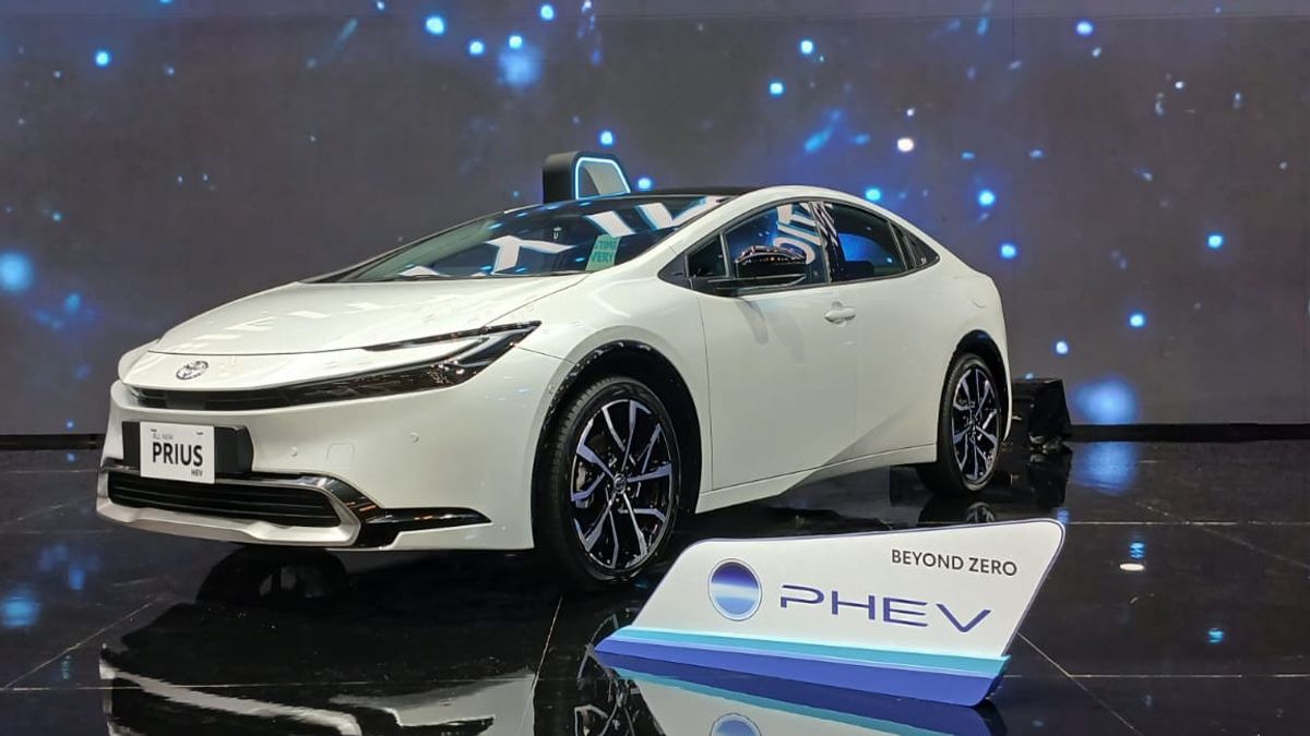 GIIAS 2024で訪問者に好まれるPHEVプリウスの完全な仕様を覗き込む