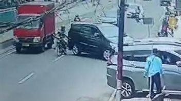 警察は、ロキシーのキジャン・イノヴァ・ジャラン・ダンドゥールの結果として死亡したオートバイの容疑者をまだ特定していない