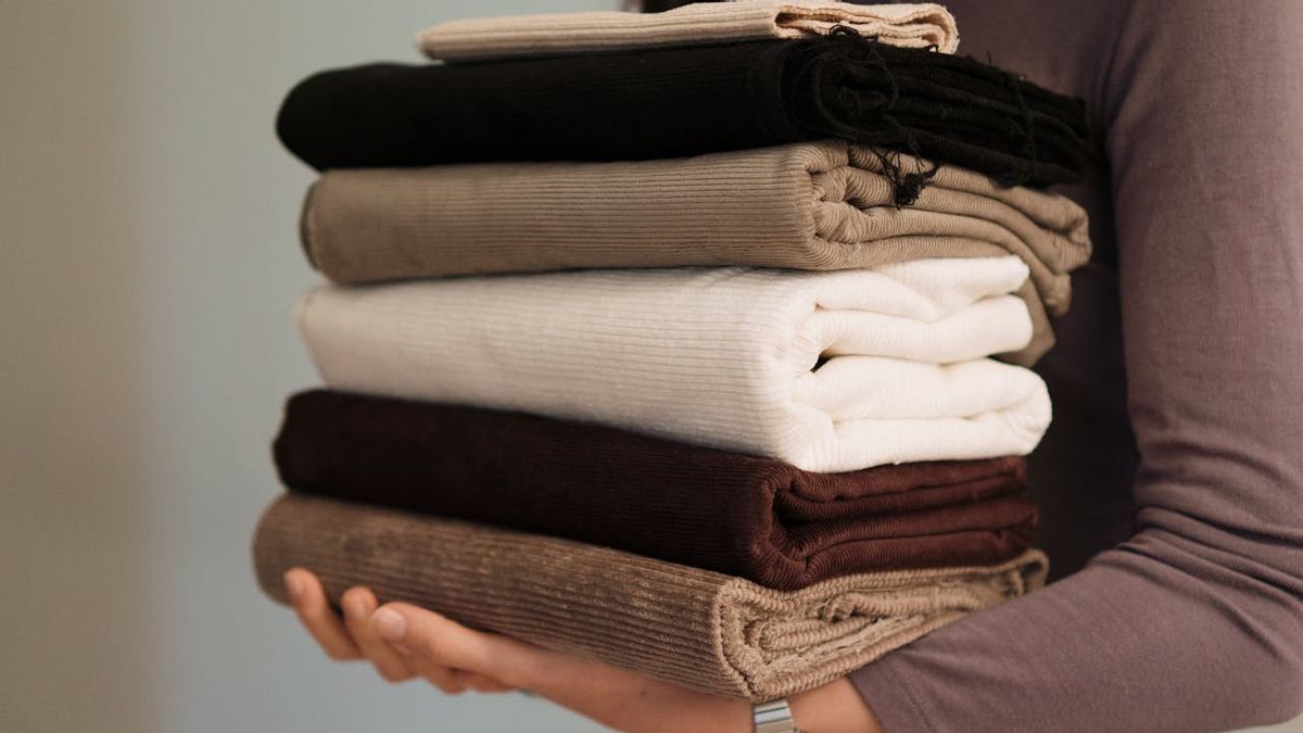濡れが気になる、雨季に避けるべき服の5つの素材