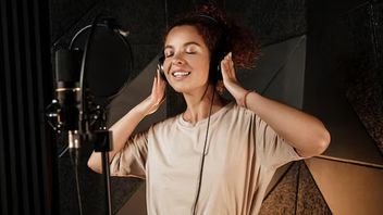 TikTok/IG/YouTubeのアーティストの声のキャラクターに似たインドネシアのAIを英語で上映する方法に関する完全なツアー