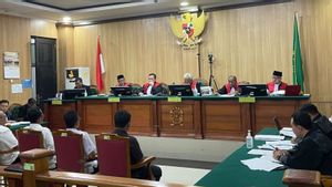 KPK Prosecutor Presents Acting Governor Of North Maluku At The Corruption Session Abdul Gani Kasuba