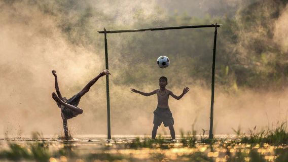 サッカーをした後、川に浸からないように思い出されたジェパラのサントリは、命を落としているのが発見されました