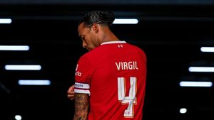 Henderson Pergi, Virgil van Dijk Jadi Kapten Baru Liverpool