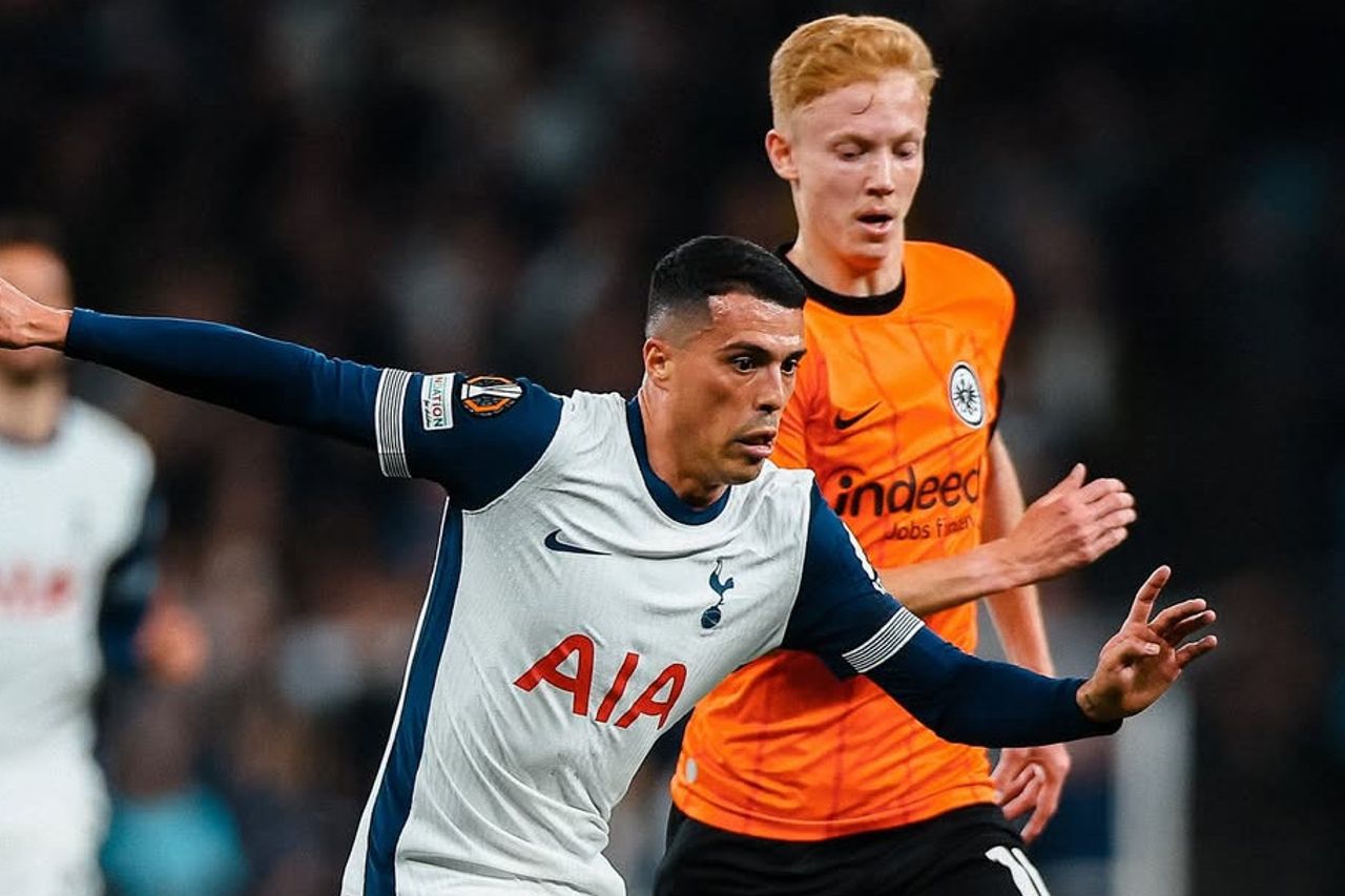 Micky van de Ven : Tottenham veut gagner la Ligue européenne pour le Postecoglou
