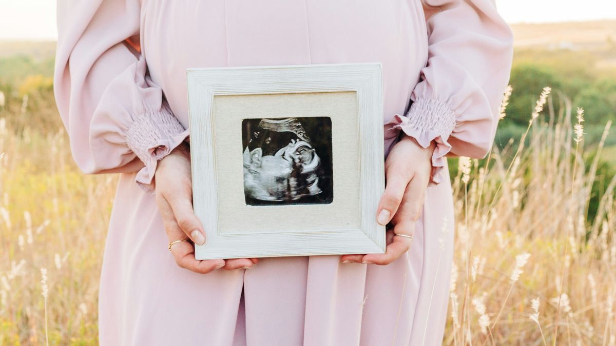 Using A Fake Distended Stomach, Maternity Shoot Becomes A Trend Among Gen Z Not Pregnant