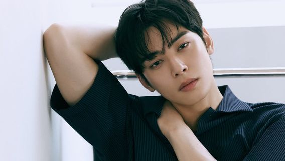 Cha Eun Woo Bikin Pagelaran Foto Saat Wamil, Ini Respons Agensi