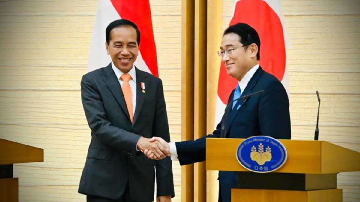 رئيس الوزراء فوميو كيشيدا يقول إن إندونيسيا واليابان تتفقان على تعزيز التعاون البحري والطاقة