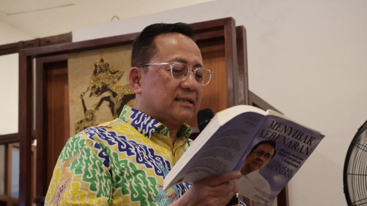 الرئيس السابق ل DPD إيرمان غوسمان أكد الامتثال القانوني لمواجهة PSU West Sumatra
