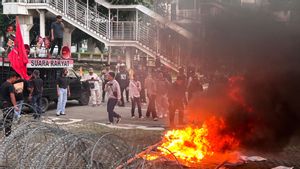 Desak Usut Dugaan Korupsi Impor 105.000 Mobil Pikap, Massa KAPAK Bakar Spanduk di KPK