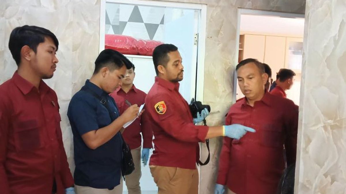 Ungkap Modus, Polisi Gelar Reka Ulang Pembunuhan Penyuka Sesama Jenis di Sukabumi