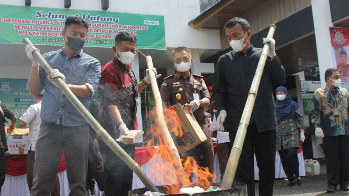 Kejari Bukittinggi Destroys Barbuk 44 Narcotics Cases And 17 General Crimes