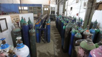 Ne Gâchez Pas, La Distribution Des Bouteilles D’oxygène à Bandung Est étroitement Surveillée