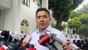 Seskab Teddy Pastikan Wacana Potong Gaji Menteri Digodok dalam Rapat