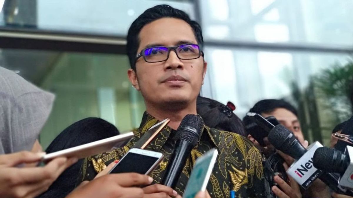 Ex-KPK Jubir Febri Diansyah Dampingi Denny Indrayana Gugat Kalsel Elections Régionales Au MK, Singgung Bansos COVID-19