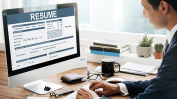 What Is Resume Tailoring And How To Build A Job History List, So That HRD Immediately Looks At It